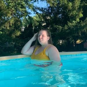 Meet your Posher, Kayla